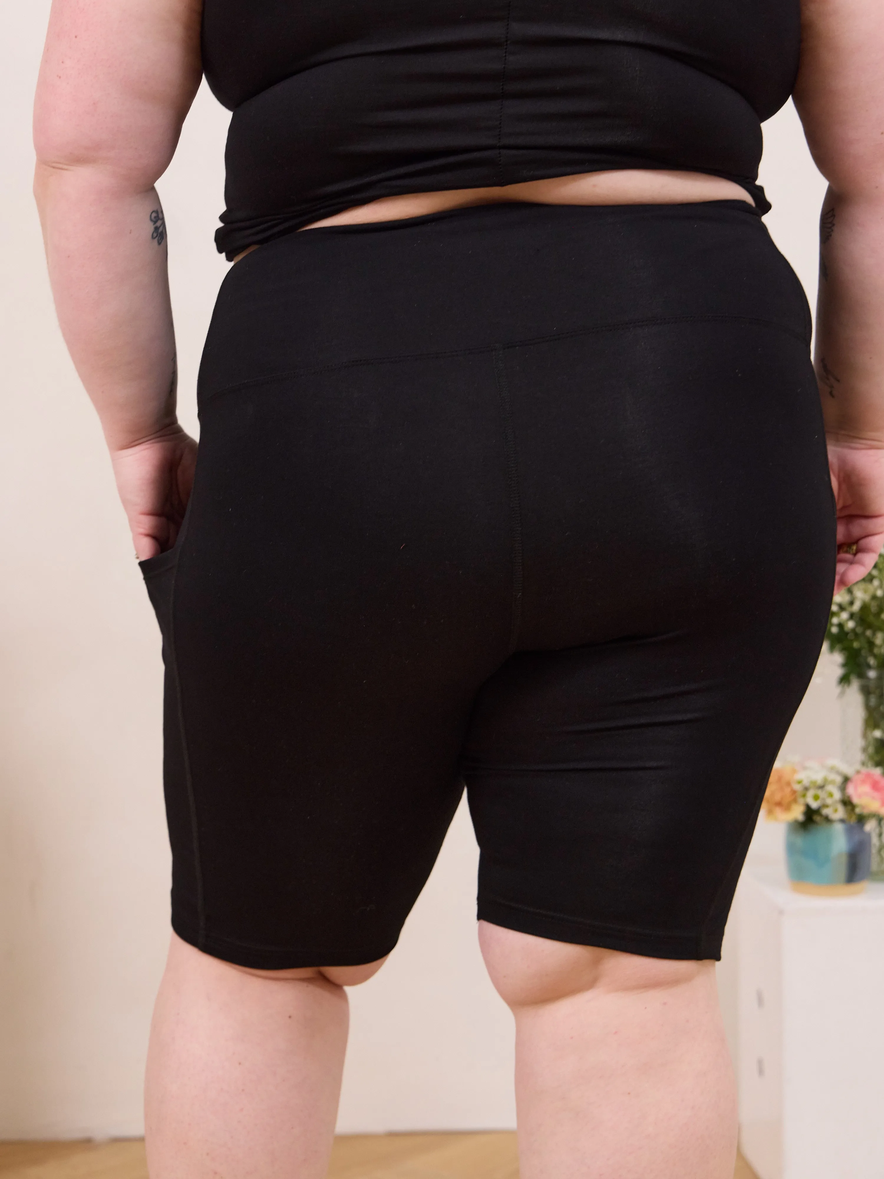 BLACK ALICIA SHORT