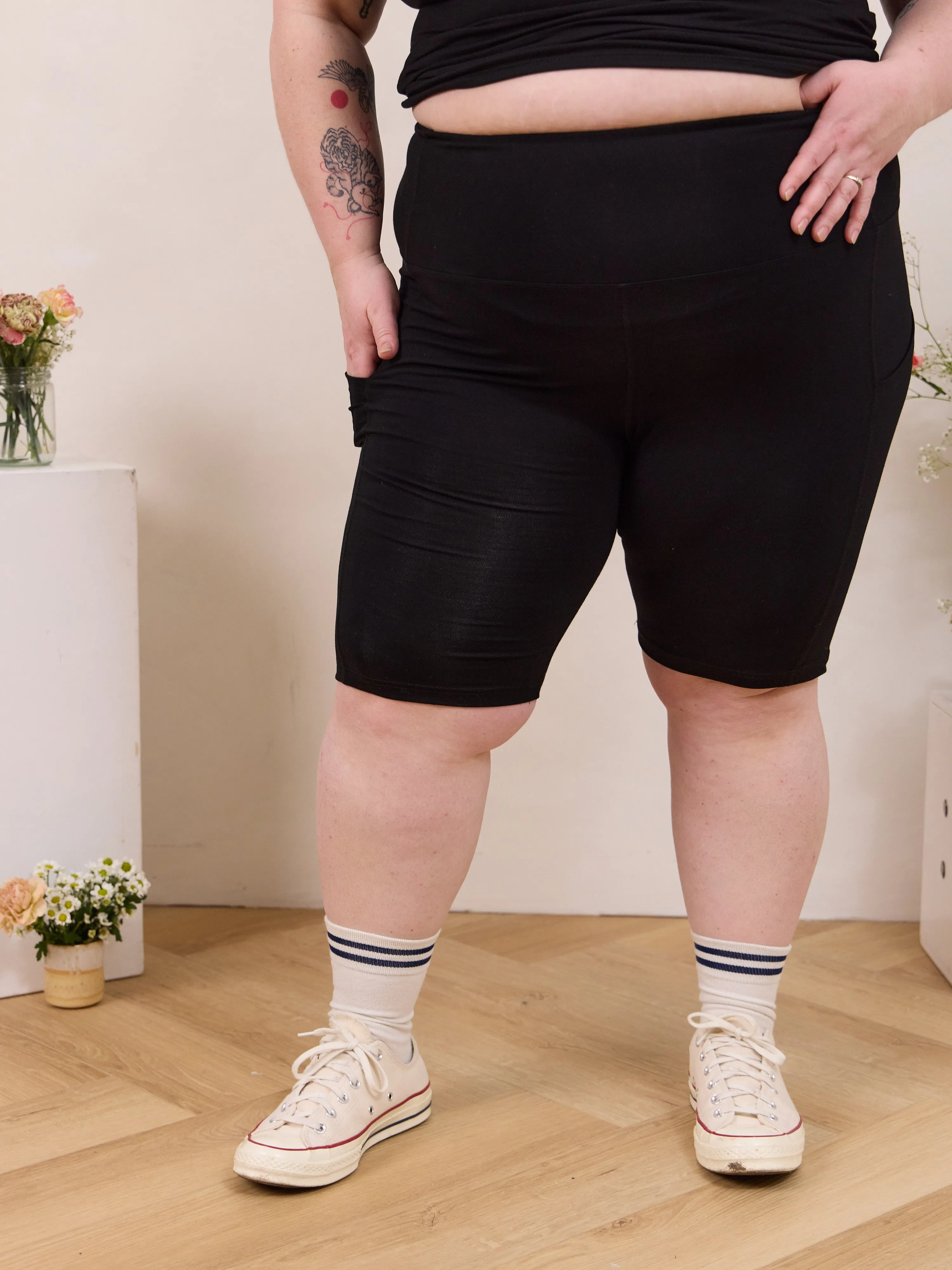 BLACK ALICIA SHORT