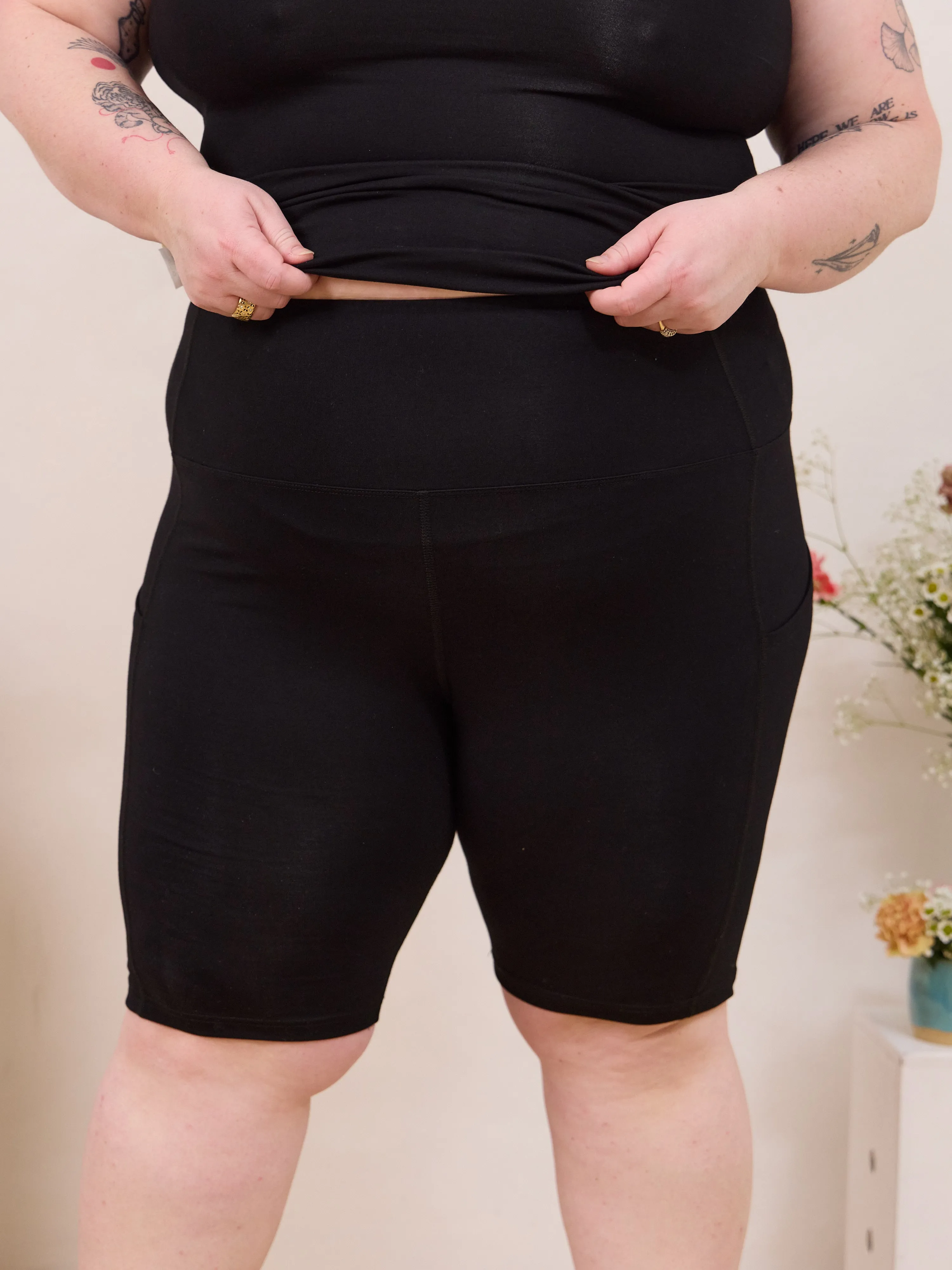 BLACK ALICIA SHORT