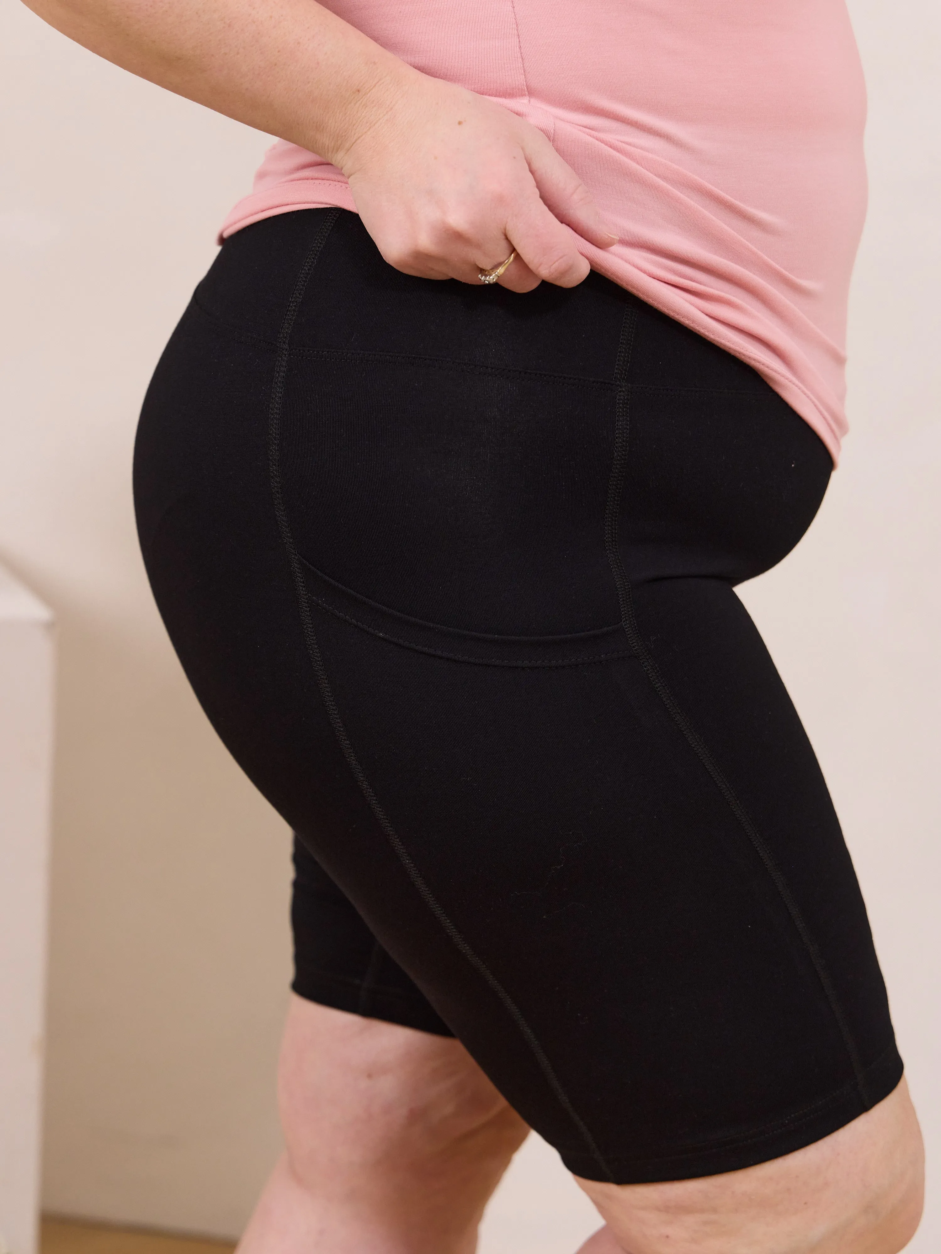 BLACK ALICIA SHORT