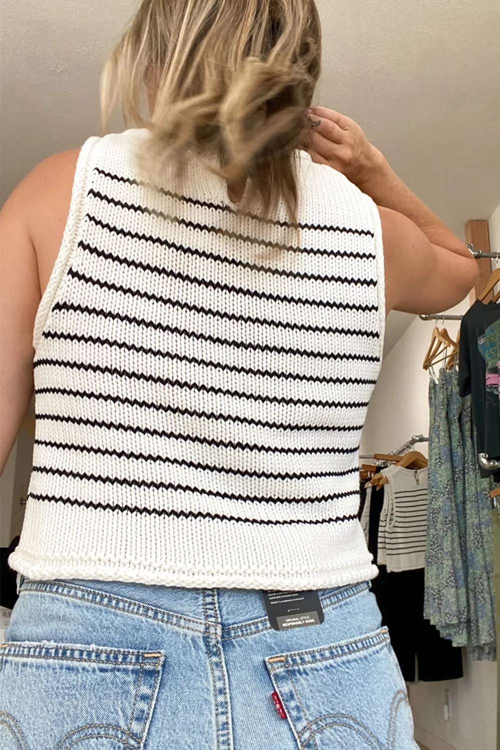 Black Stripe Raw Edge Knitted Sleeveless Sweater