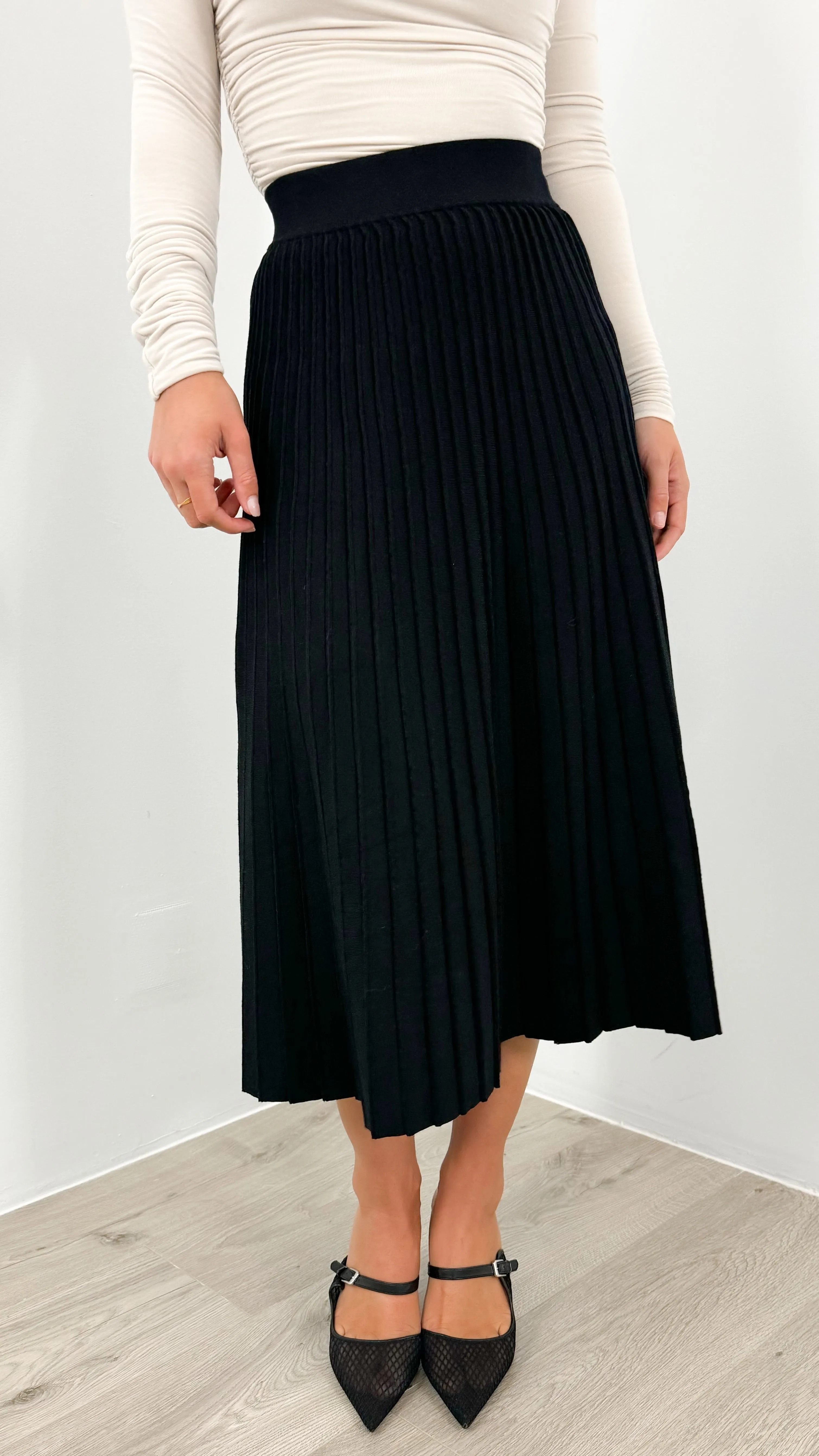 CAMBERWELL KNIT PLEAT SKIRT - BLACK
