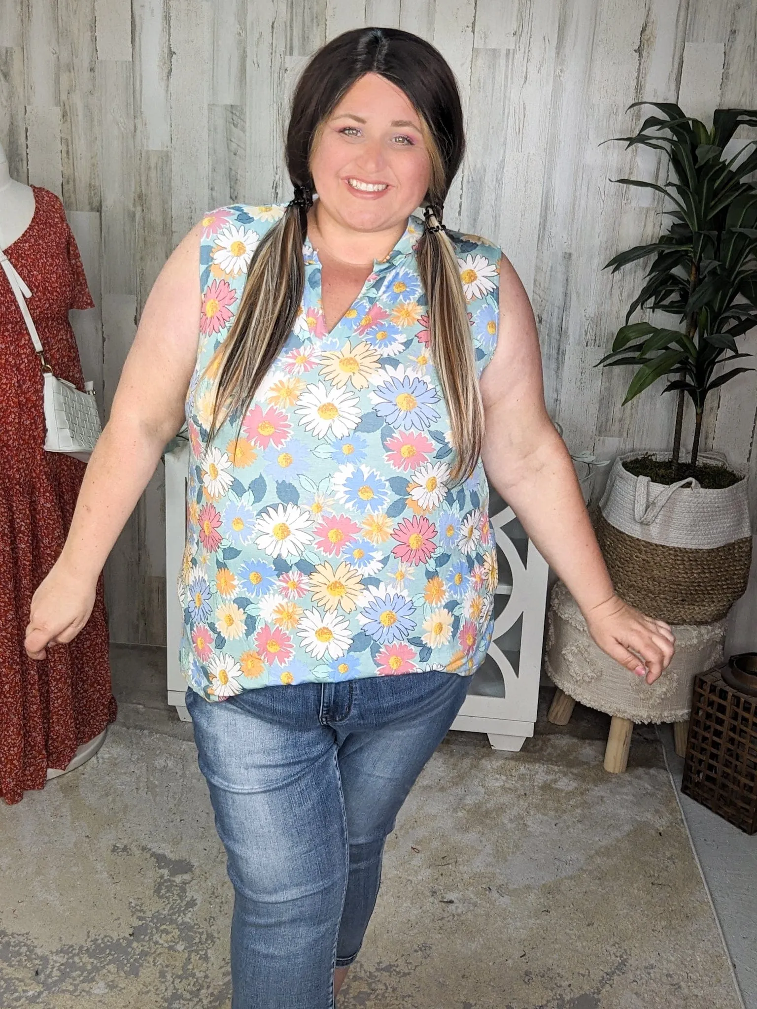 Judy Blue Contrast Wash Capri