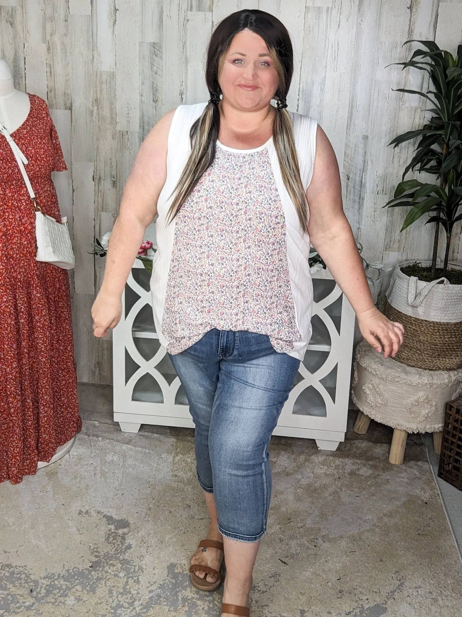 Judy Blue Contrast Wash Capri