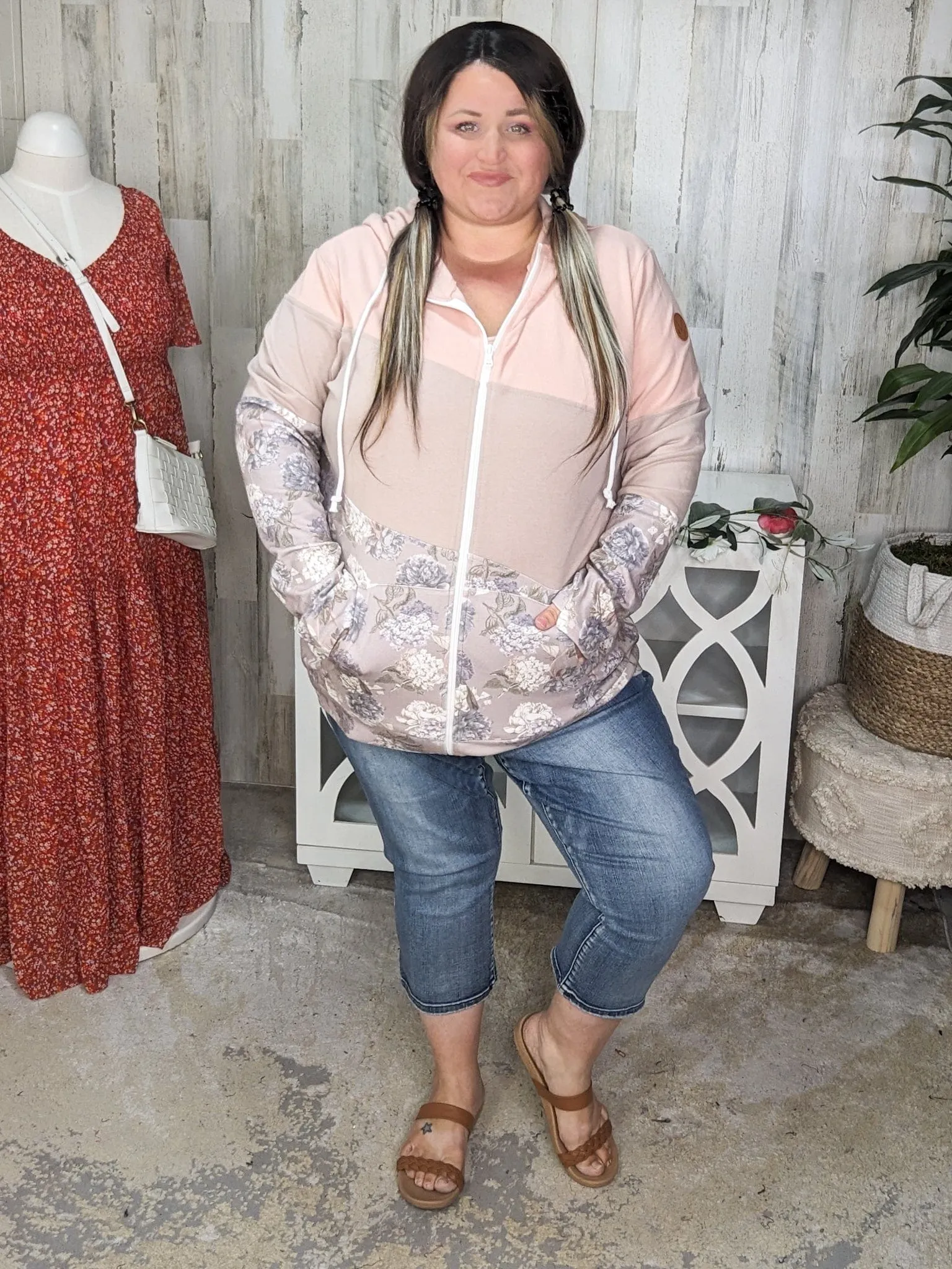 Judy Blue Contrast Wash Capri