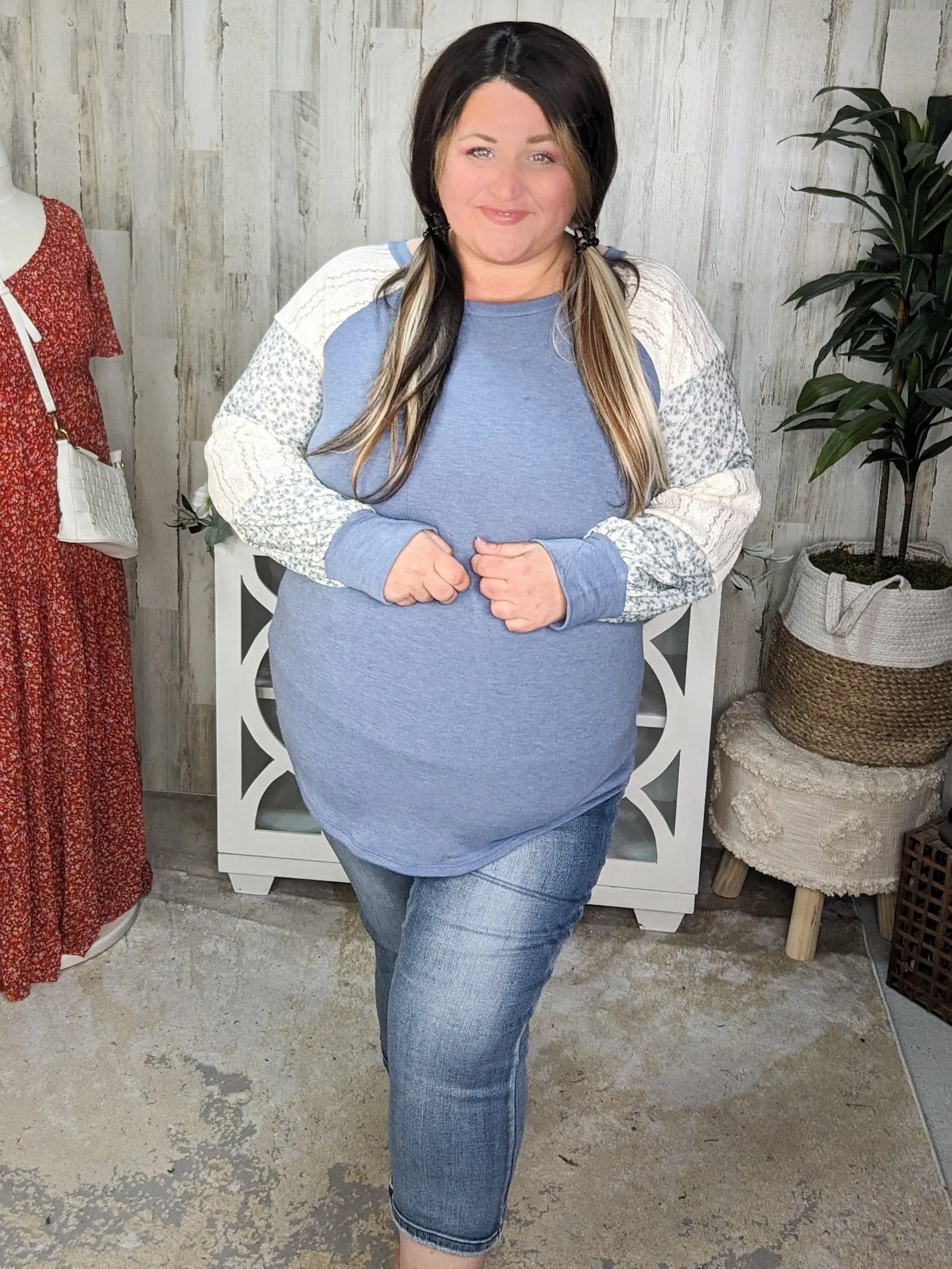 Judy Blue Contrast Wash Capri