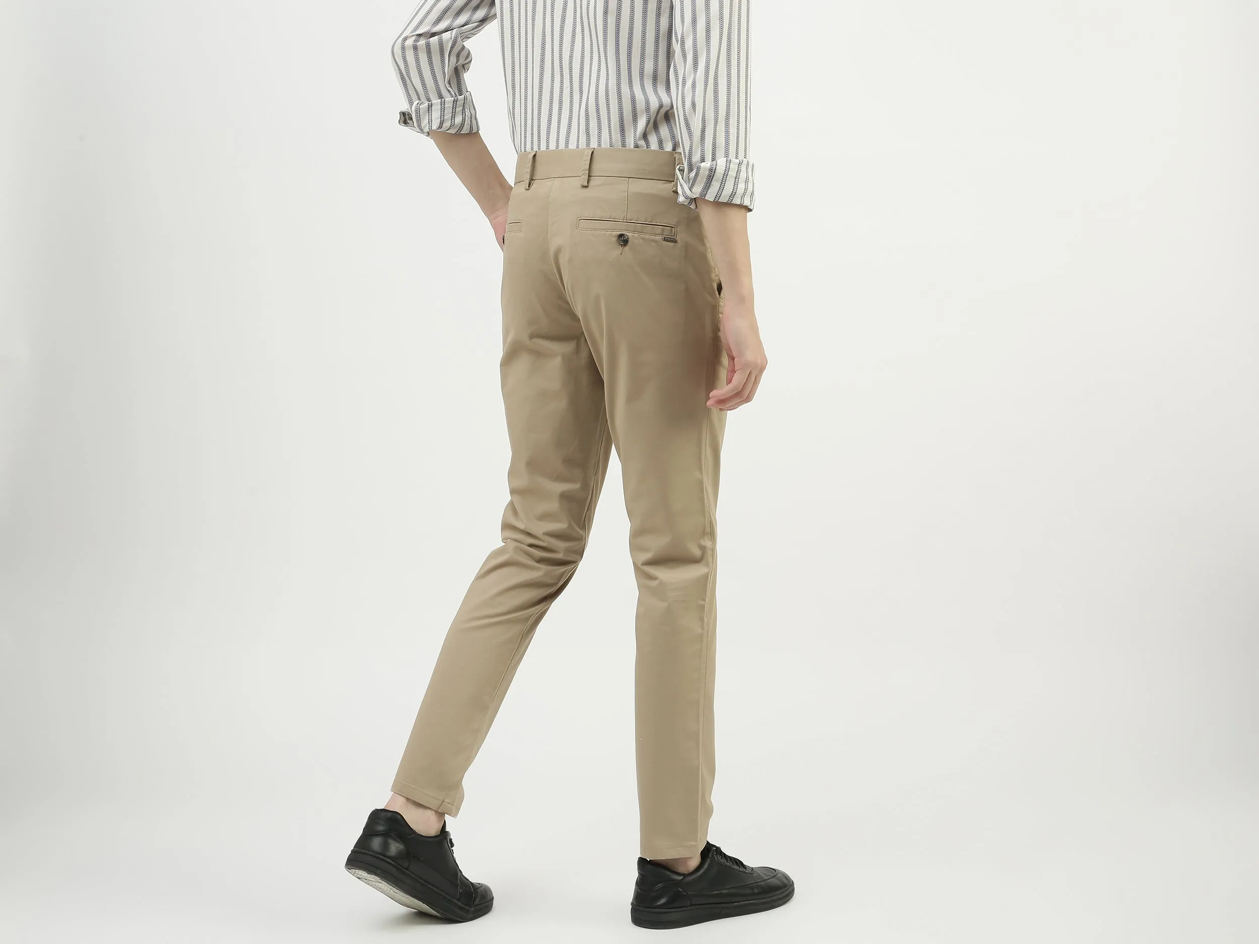 Men Solid Slim Fit Trousers