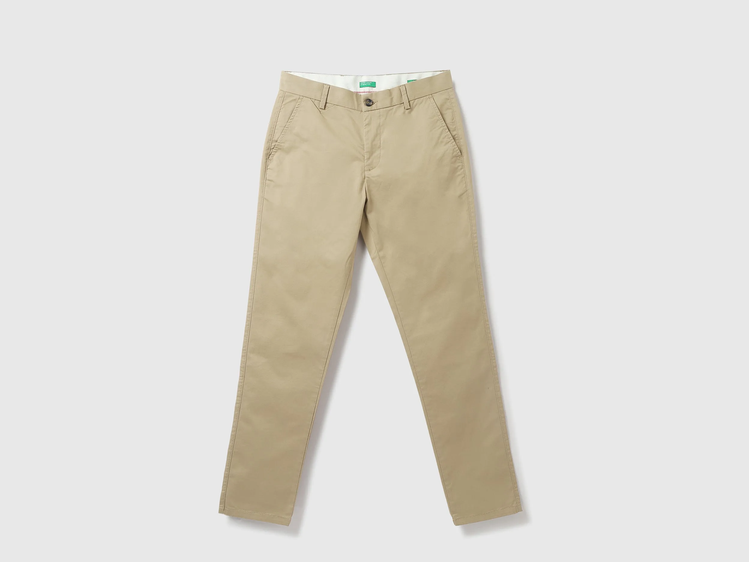 Men Solid Slim Fit Trousers