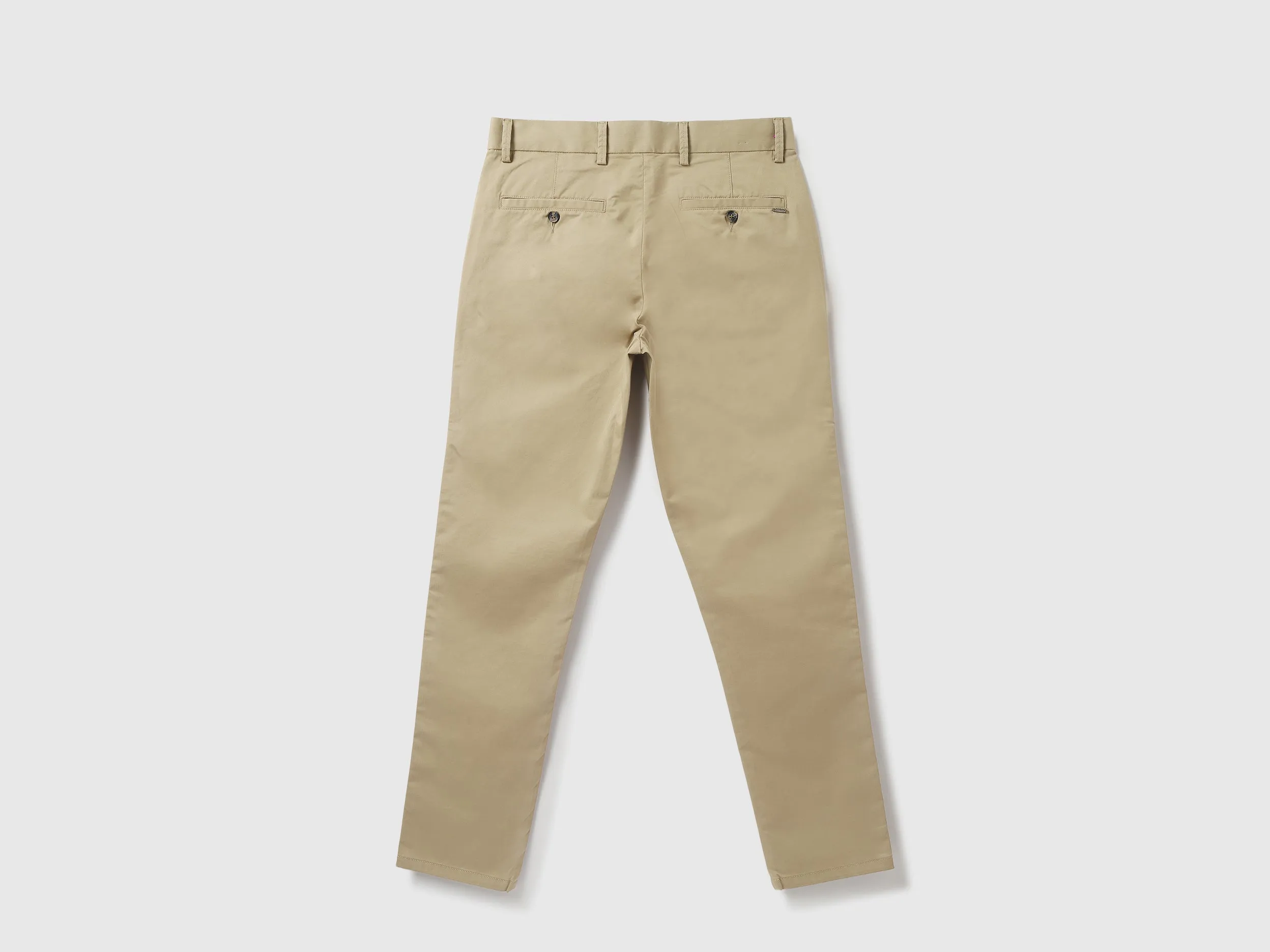 Men Solid Slim Fit Trousers