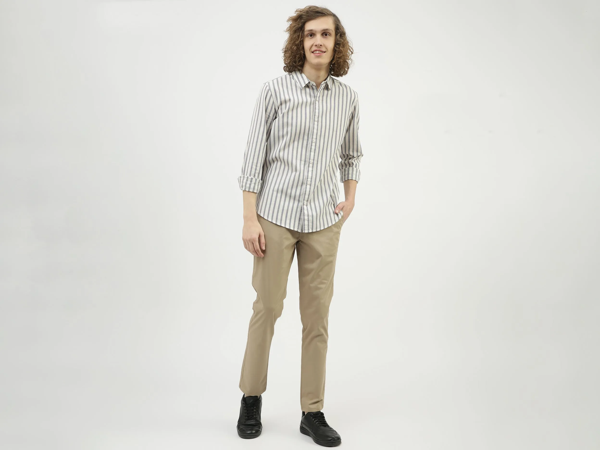 Men Solid Slim Fit Trousers