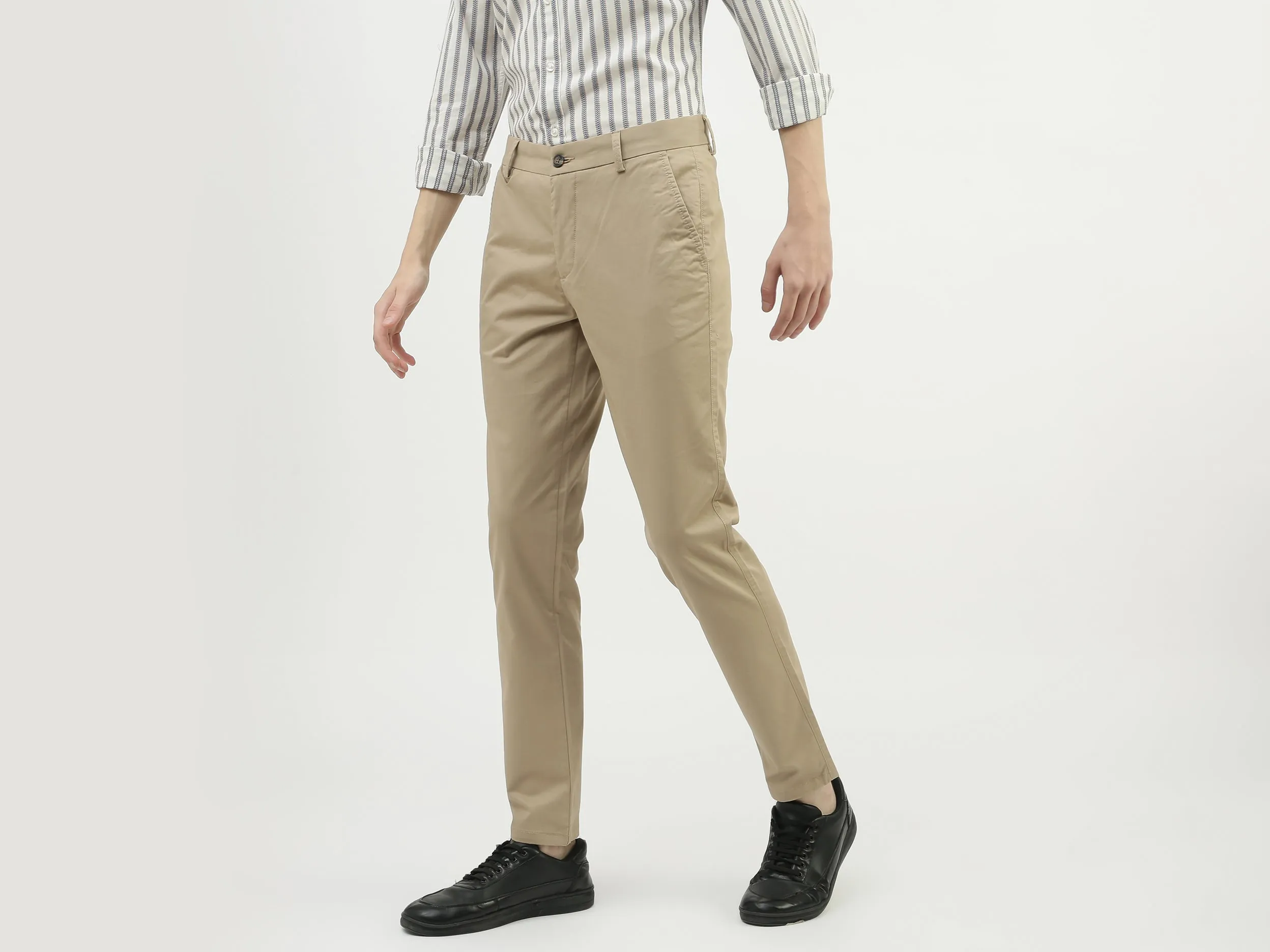 Men Solid Slim Fit Trousers