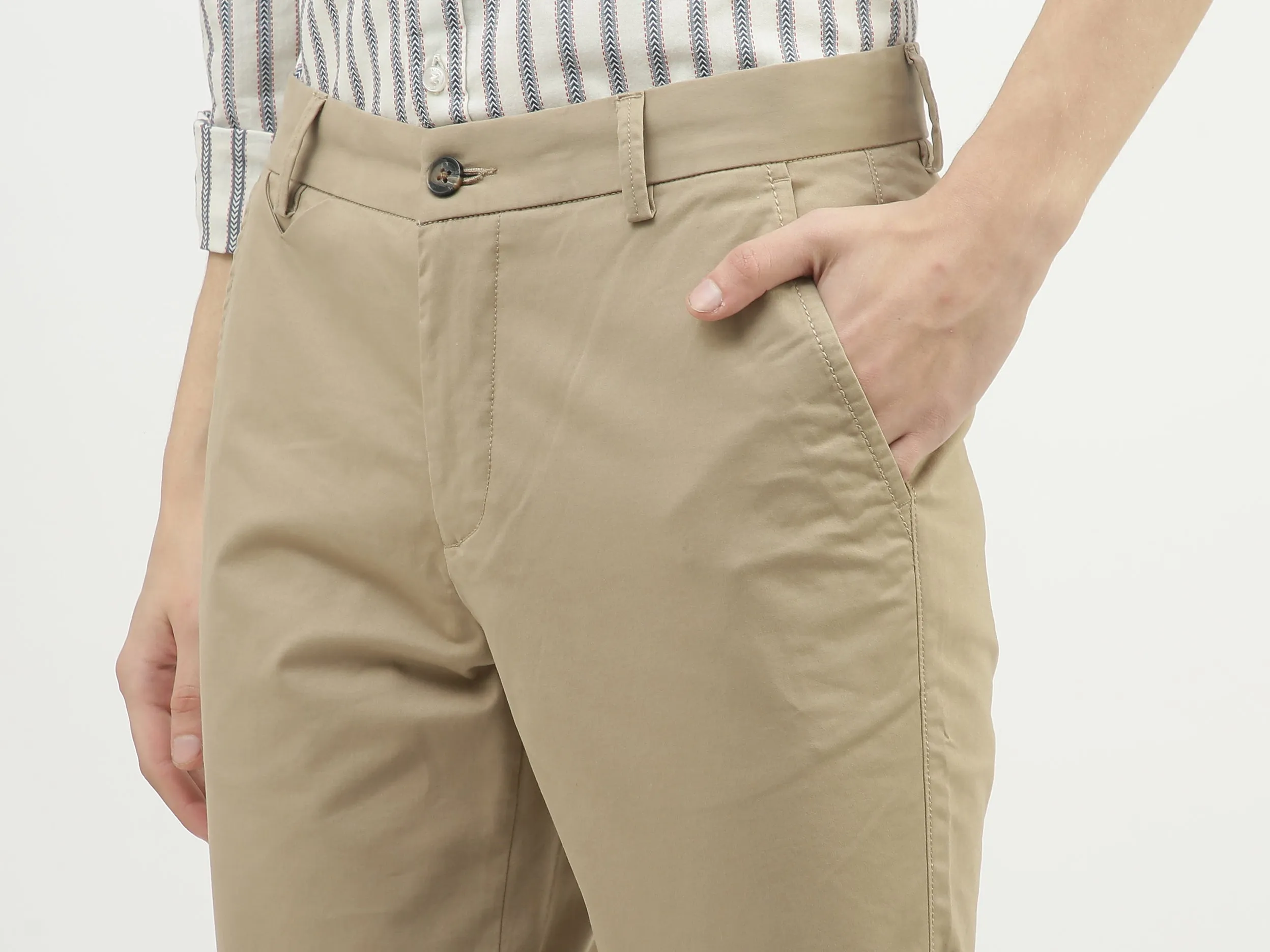 Men Solid Slim Fit Trousers
