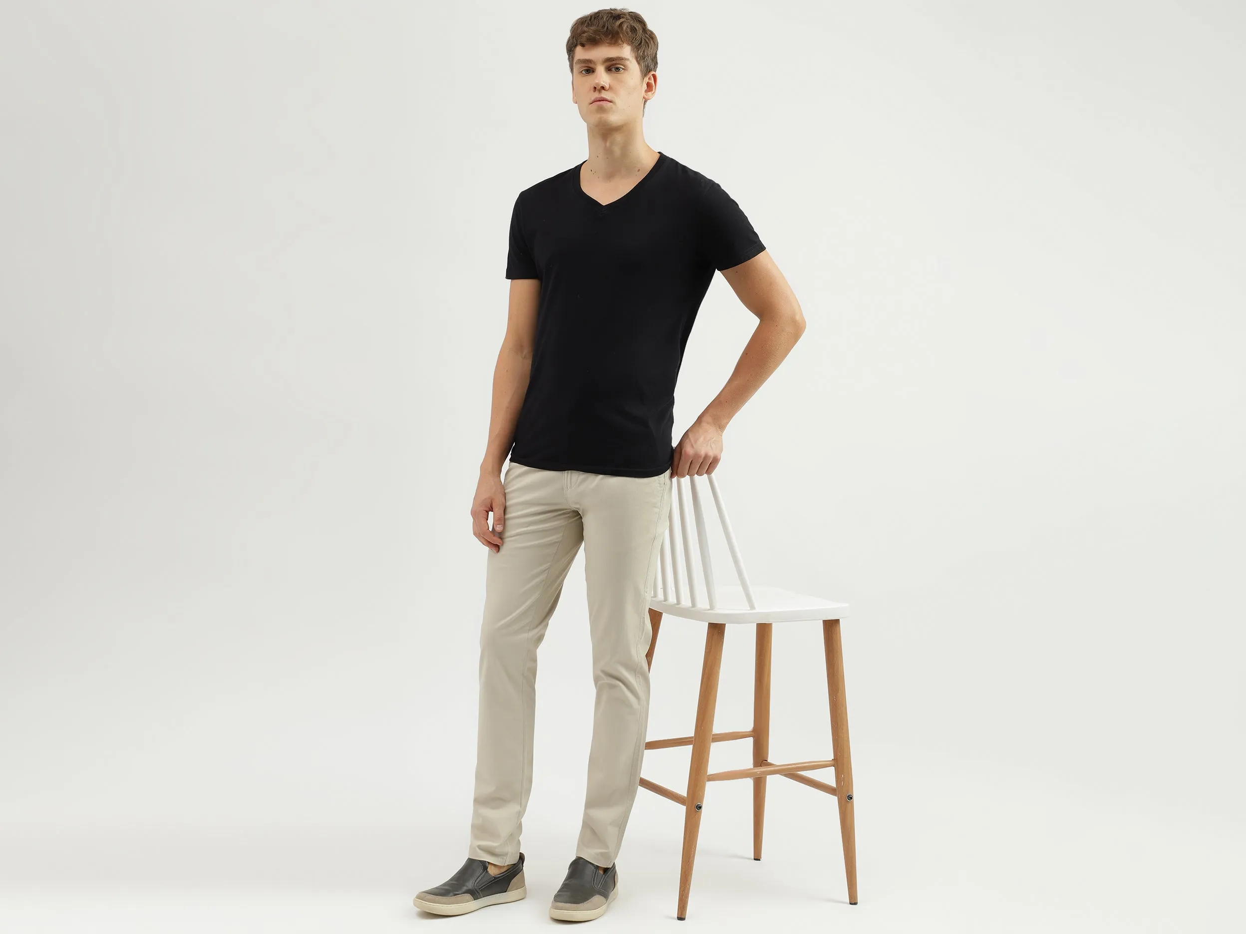 Men's Solid Slim Fit Trousers with Button Closure