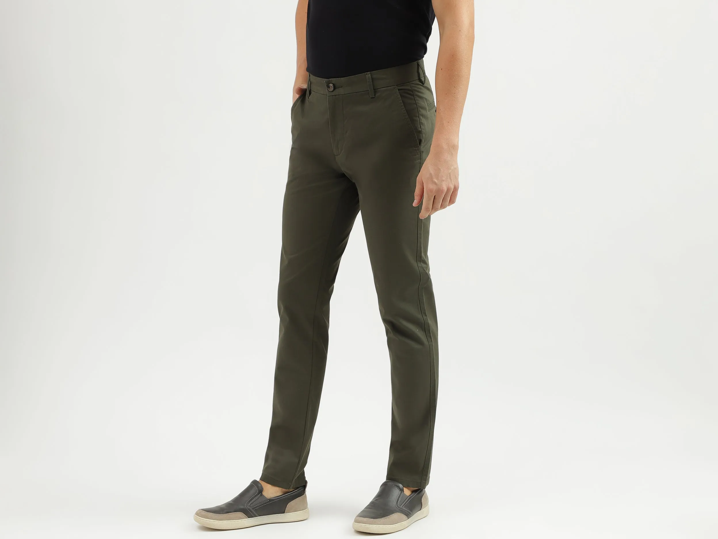 Men's Solid Slim Fit Trousers with Button Closure