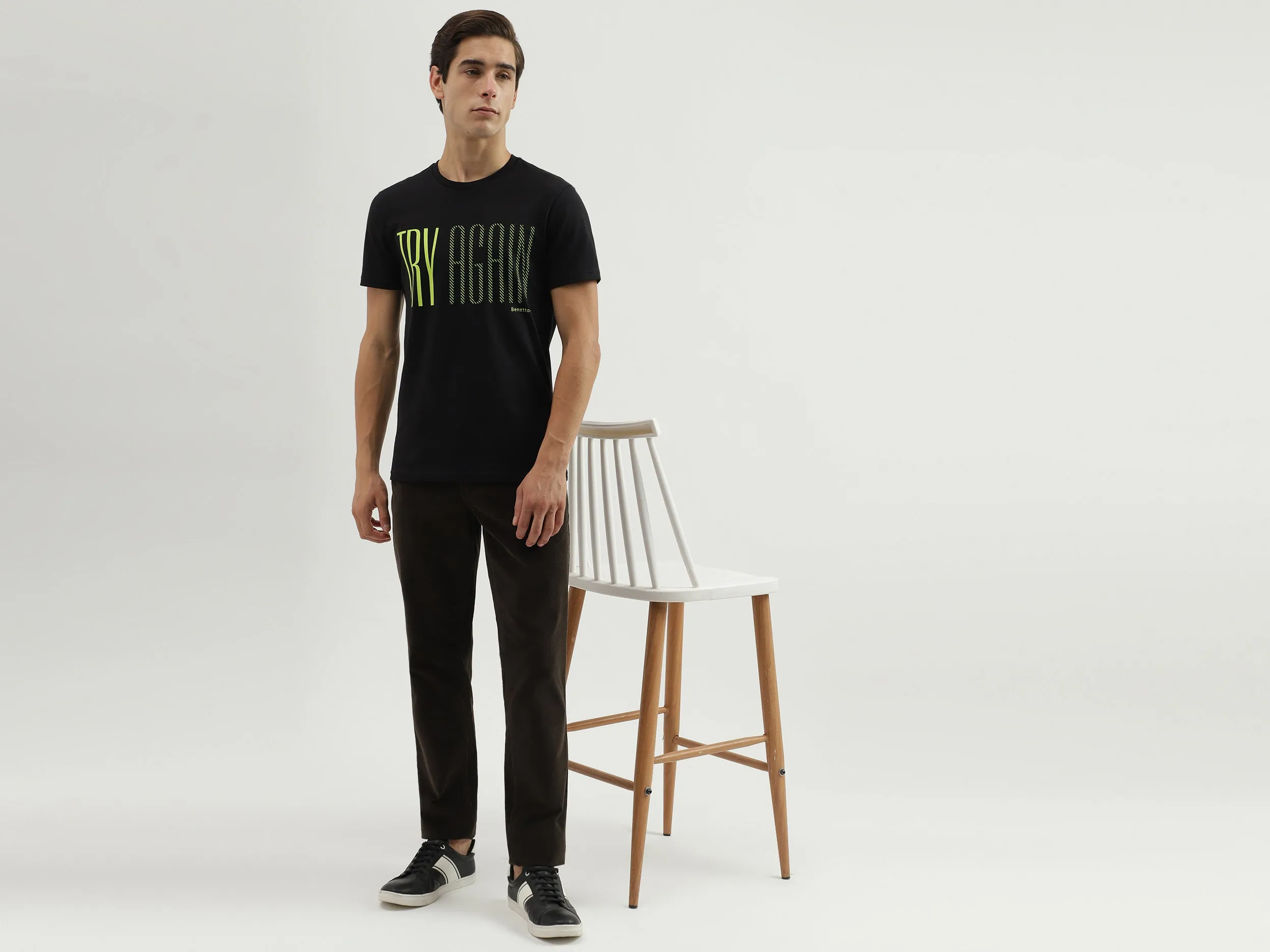 Men's Solid Slim Fit Trousers with Button Closure