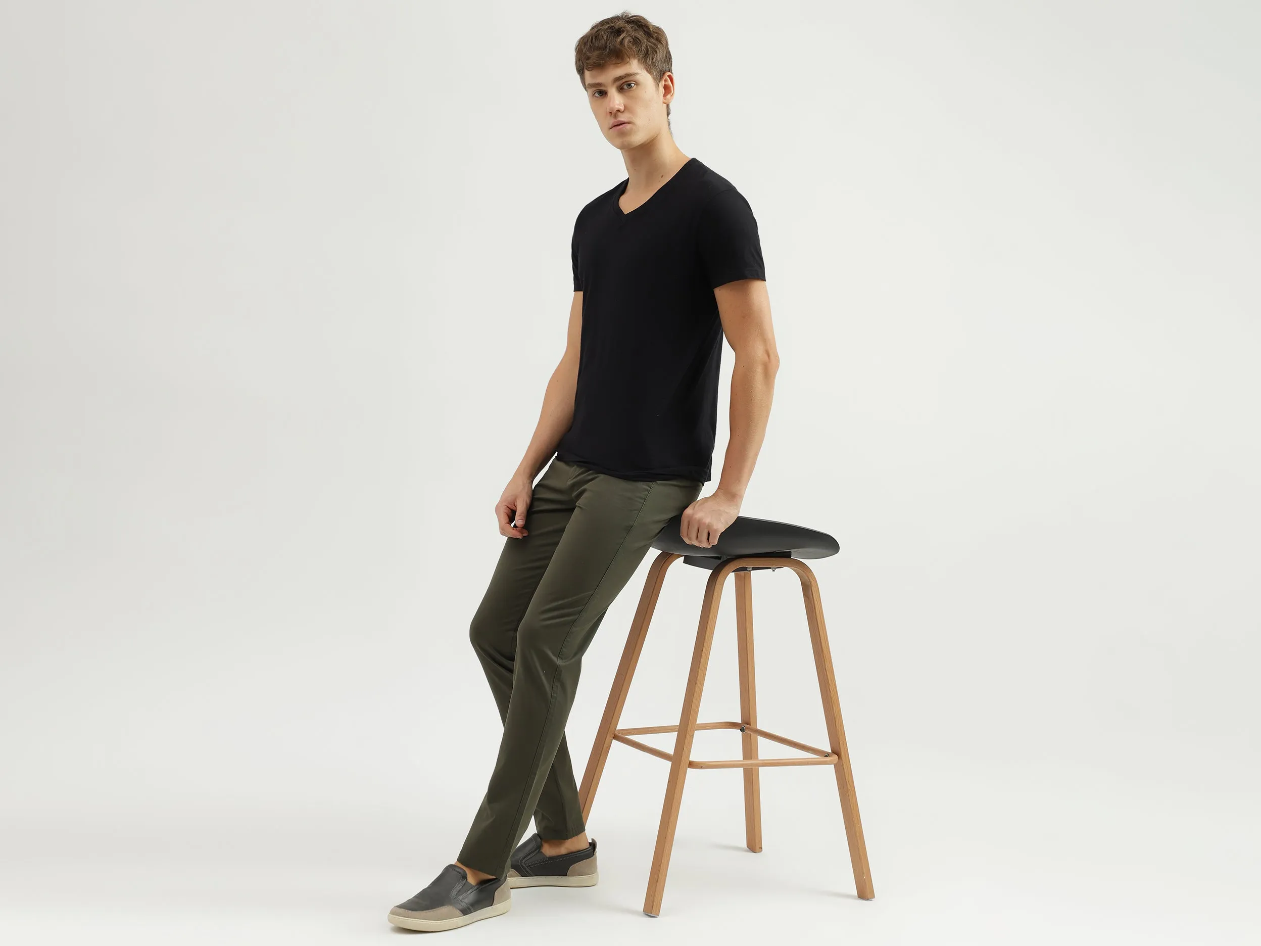Men's Solid Slim Fit Trousers with Button Closure