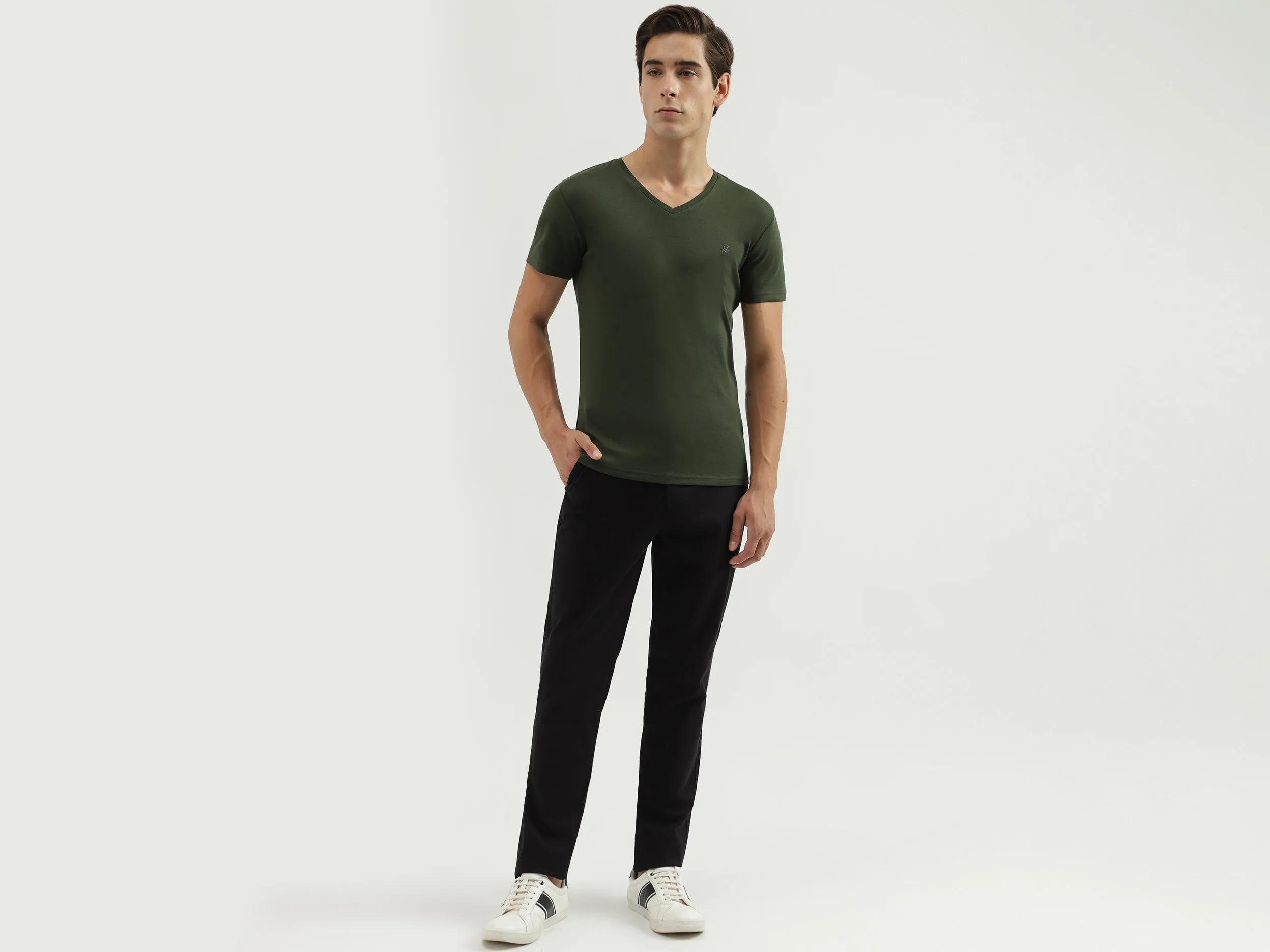 Men's Solid Slim Fit Trousers with Button Closure