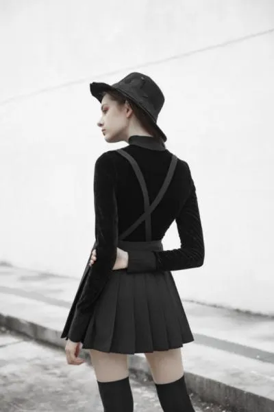 Pleated Skirt with Braces and Accessory - Black -