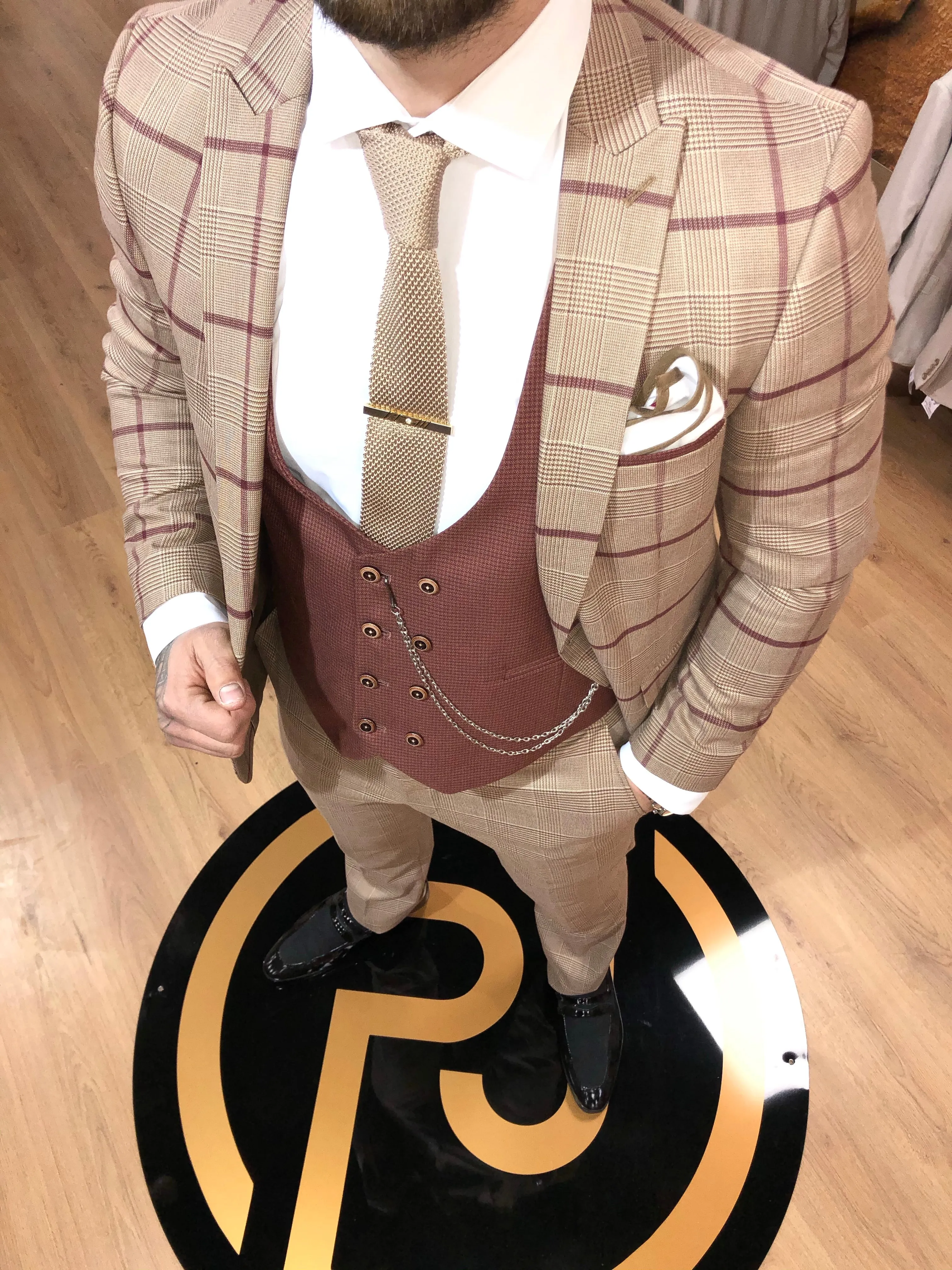 Savino - Beige/Red 3 Piece Suit