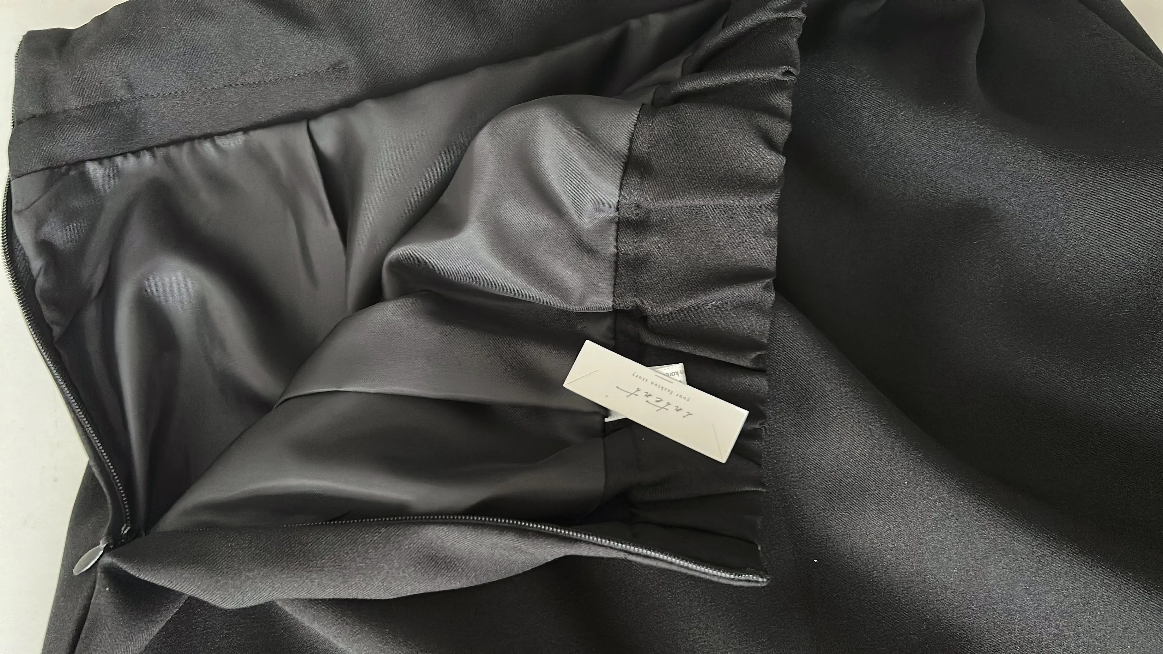 Side Pleated 側釦設計不規則半身裙, Skirt/ SK8797