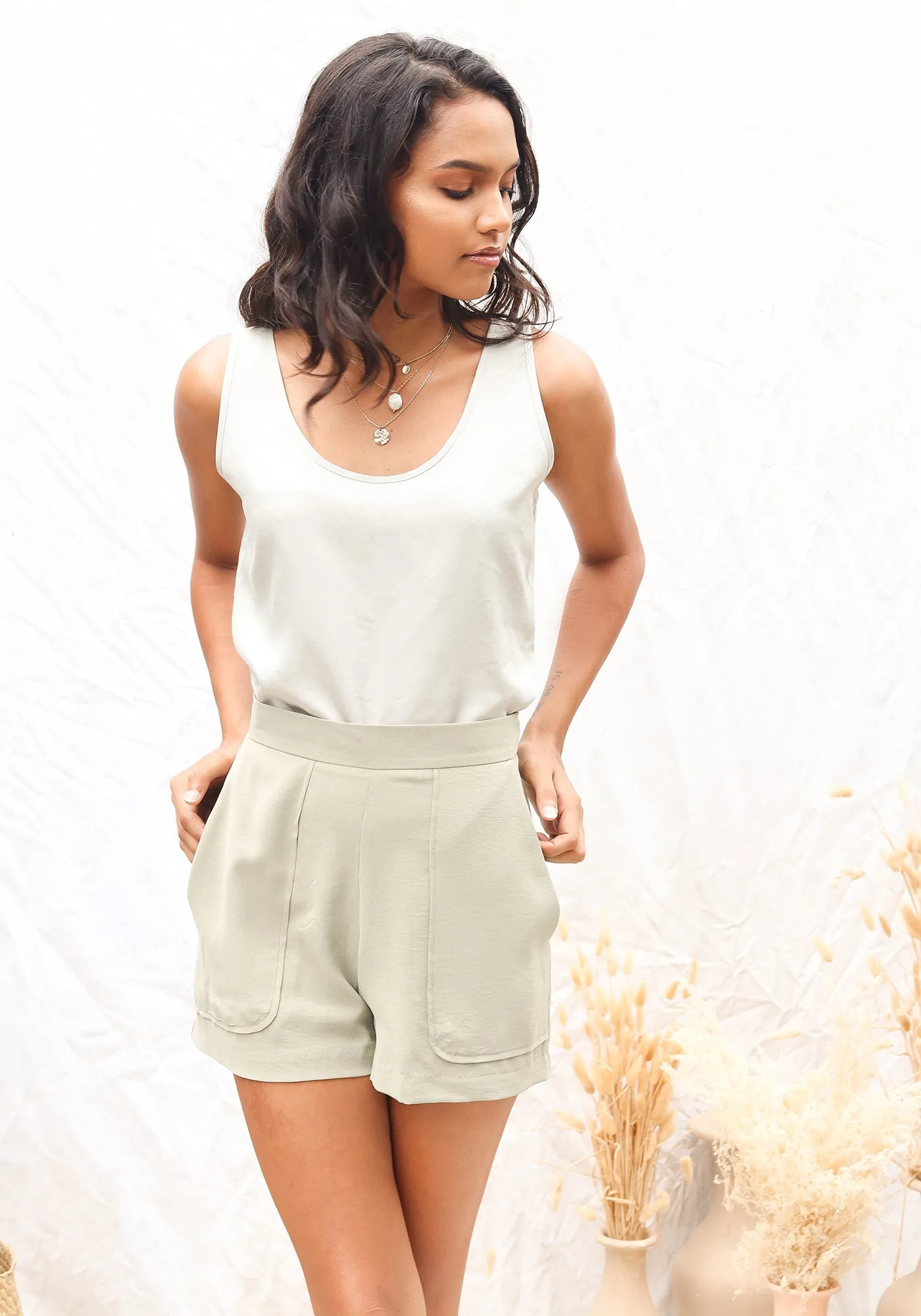 Sleeveless basic top