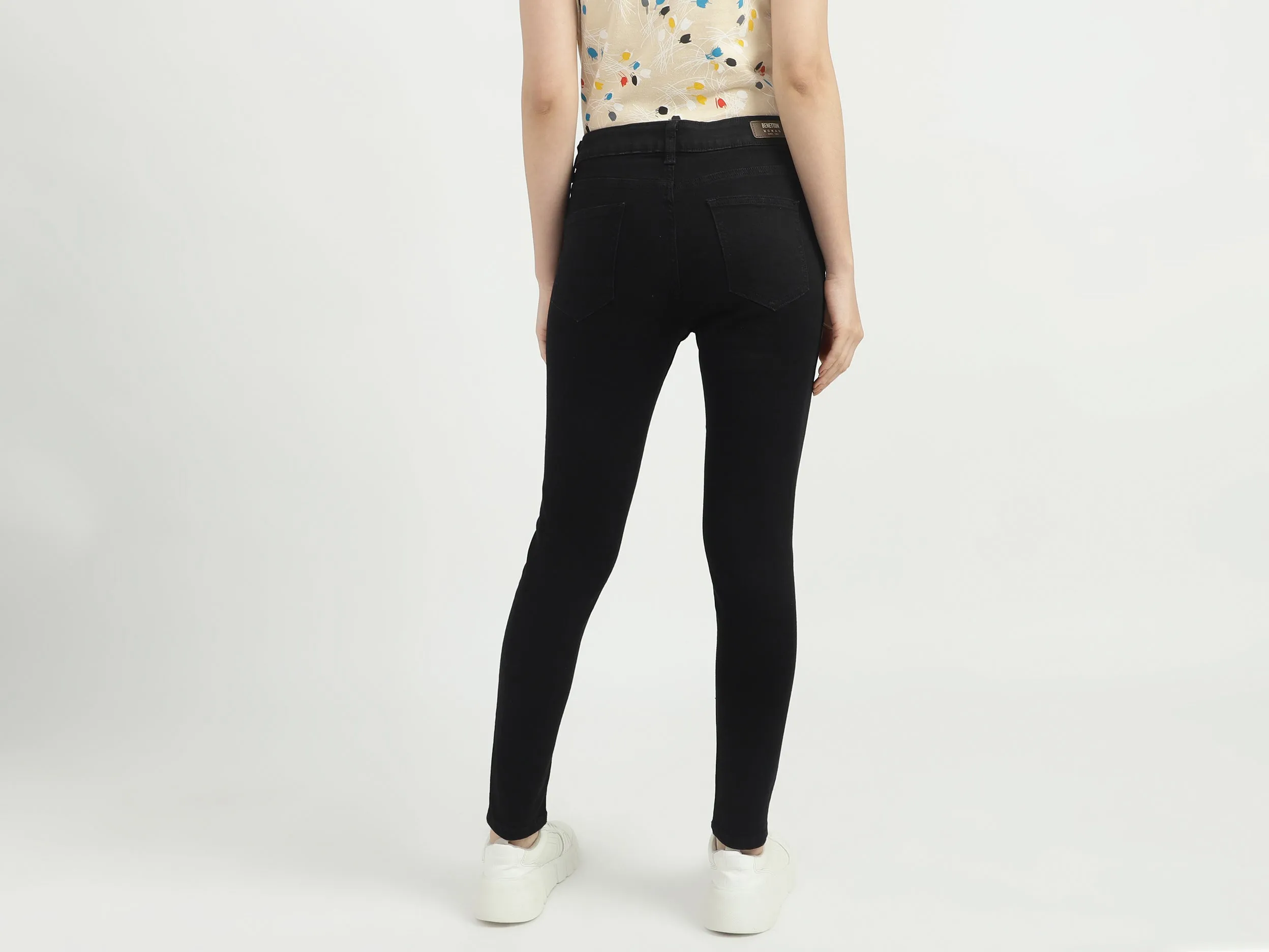 Women Solid Skinny Fit Jeans